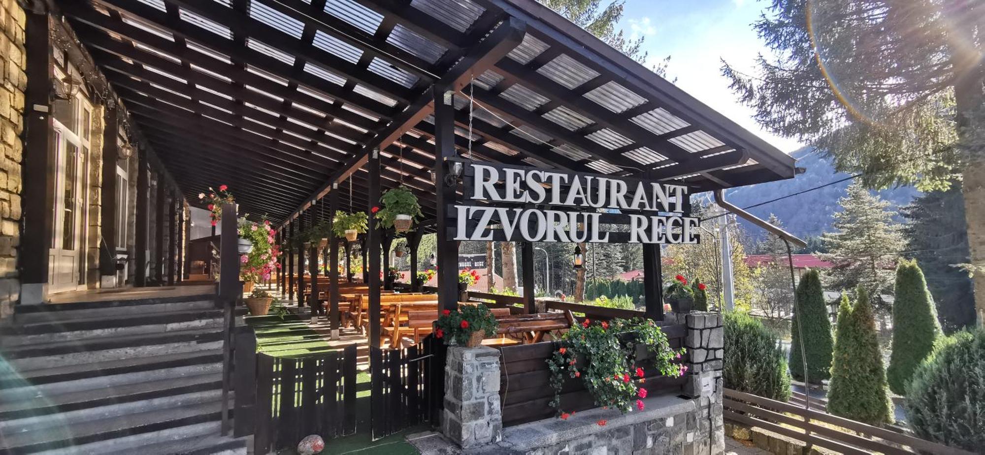 Hanul Izvorul Rece Sinaia Bagian luar foto